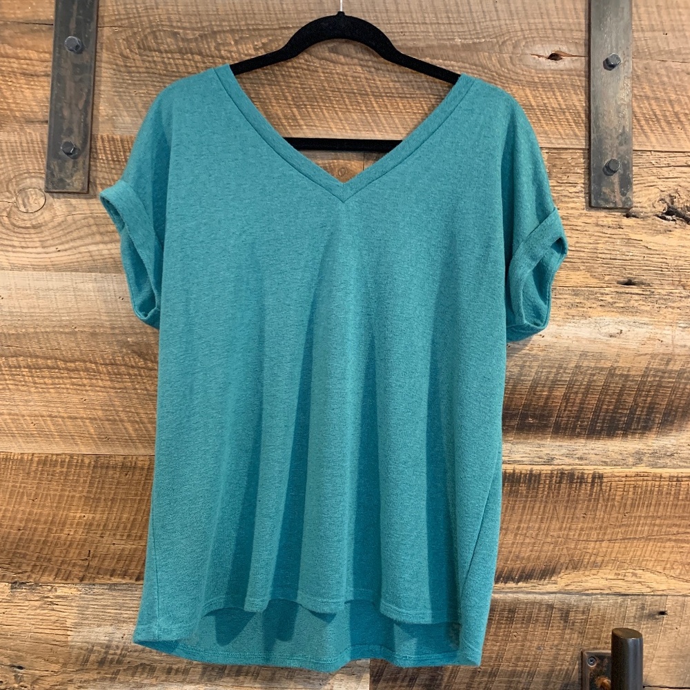 EUC - Bobeau - V-neck Pleat Back Tee - Teal - Large